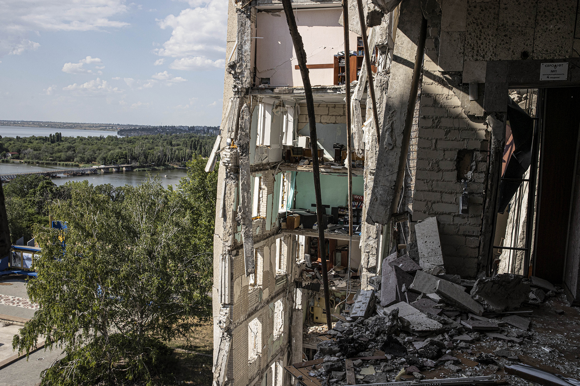 Ракетный террор против городов. Хроника пяти месяцев войны в Украине в фото